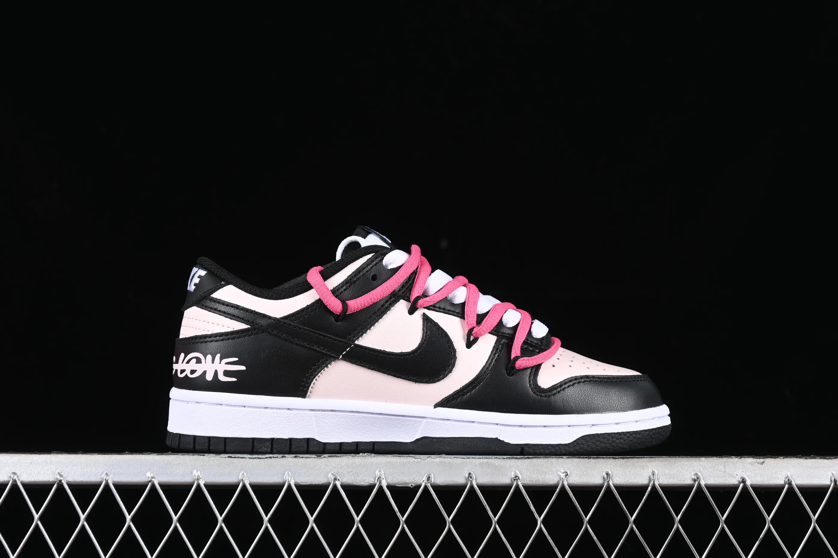 All categories Nk SB Dunk series Nk SB Dunk Low low-top sneakers Nk Dunk Low Raspberry Mousse Pink SB strap low-top casual sneakers CW1590-100